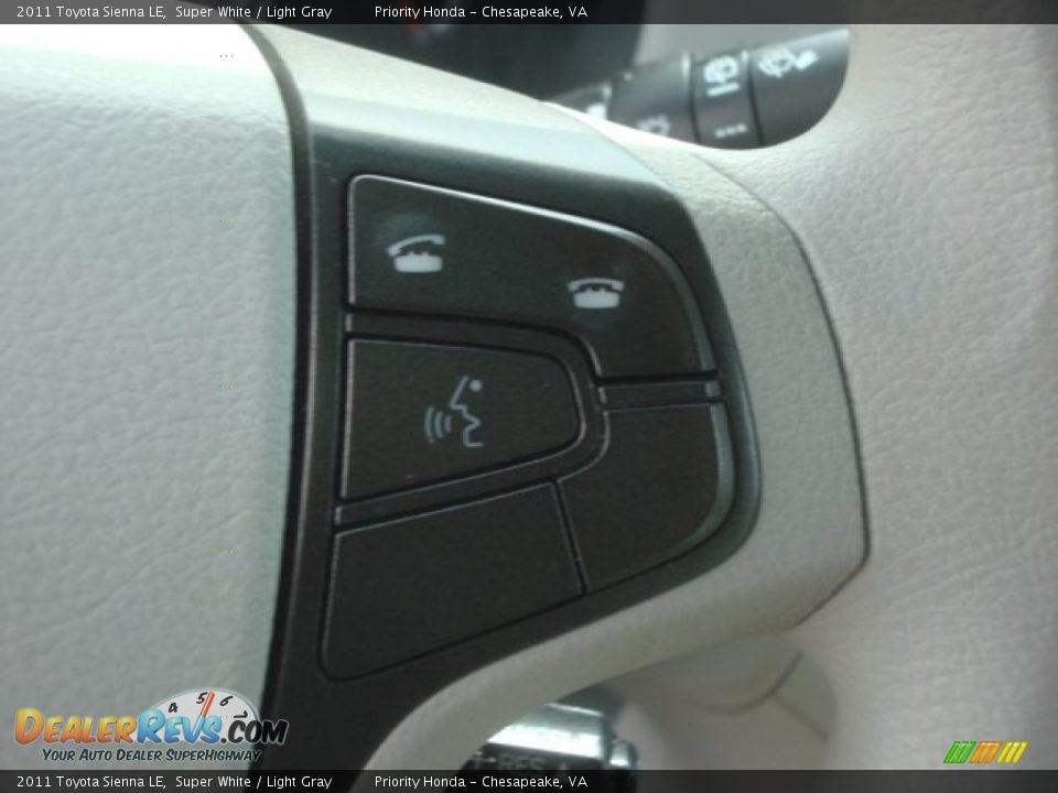 2011 Toyota Sienna LE Super White / Light Gray Photo #30