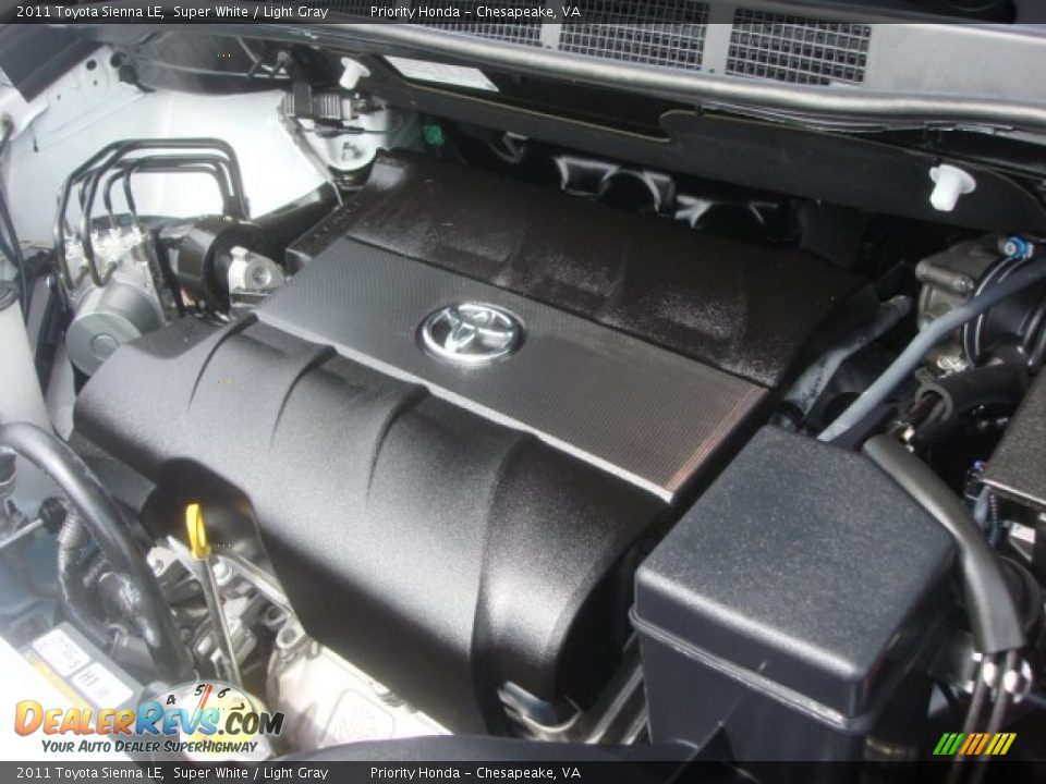 2011 Toyota Sienna LE Super White / Light Gray Photo #34