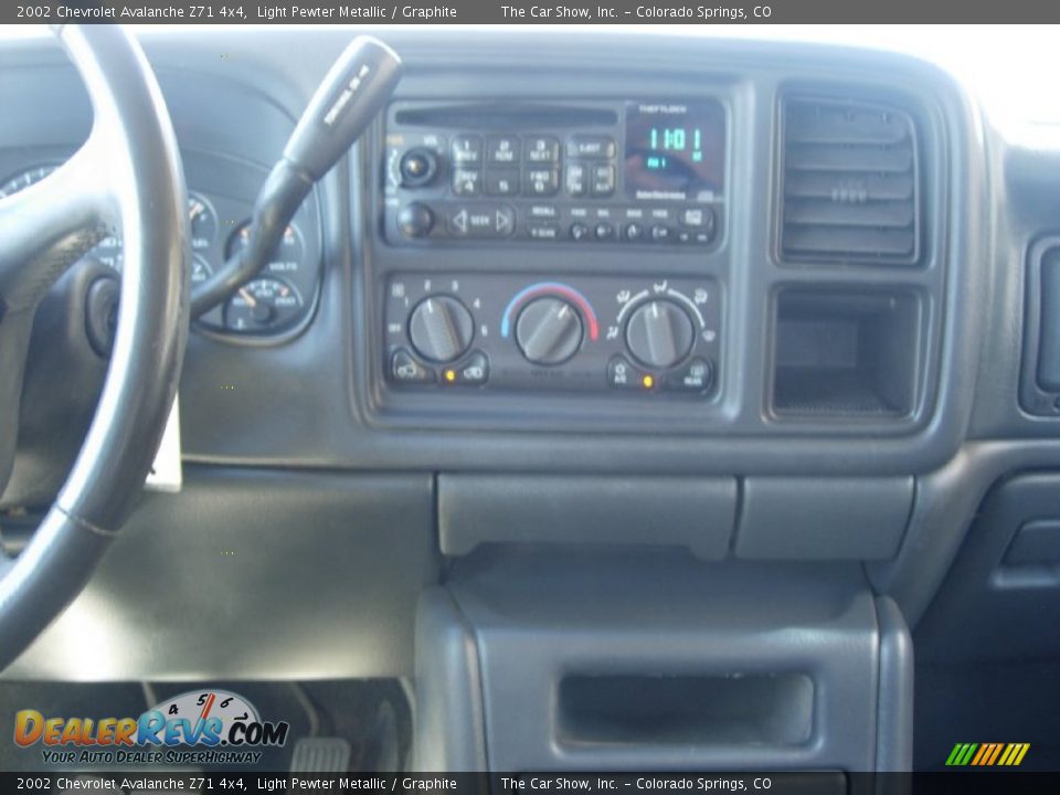 2002 Chevrolet Avalanche Z71 4x4 Light Pewter Metallic / Graphite Photo #3