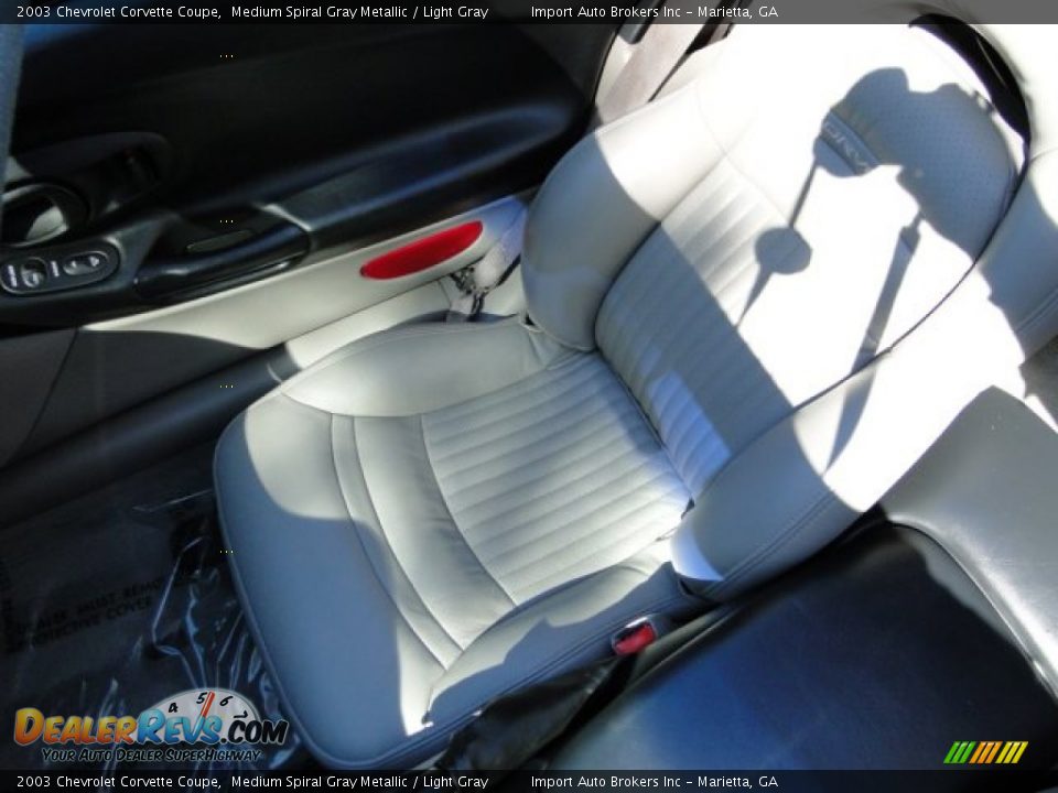 2003 Chevrolet Corvette Coupe Medium Spiral Gray Metallic / Light Gray Photo #18