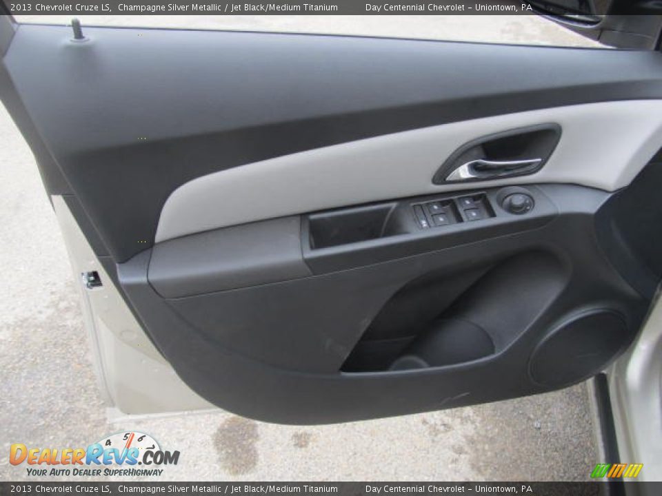 2013 Chevrolet Cruze LS Champagne Silver Metallic / Jet Black/Medium Titanium Photo #12