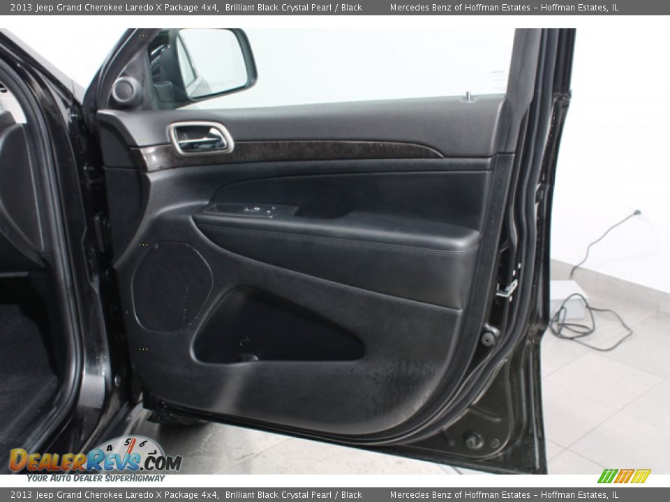 2013 Jeep Grand Cherokee Laredo X Package 4x4 Brilliant Black Crystal Pearl / Black Photo #13