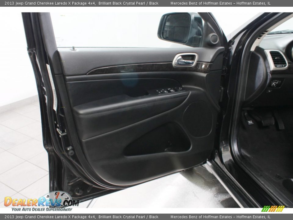 2013 Jeep Grand Cherokee Laredo X Package 4x4 Brilliant Black Crystal Pearl / Black Photo #16