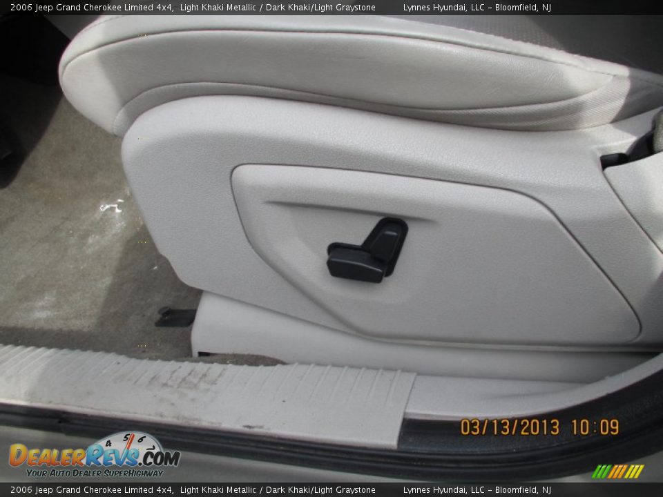 2006 Jeep Grand Cherokee Limited 4x4 Light Khaki Metallic / Dark Khaki/Light Graystone Photo #6
