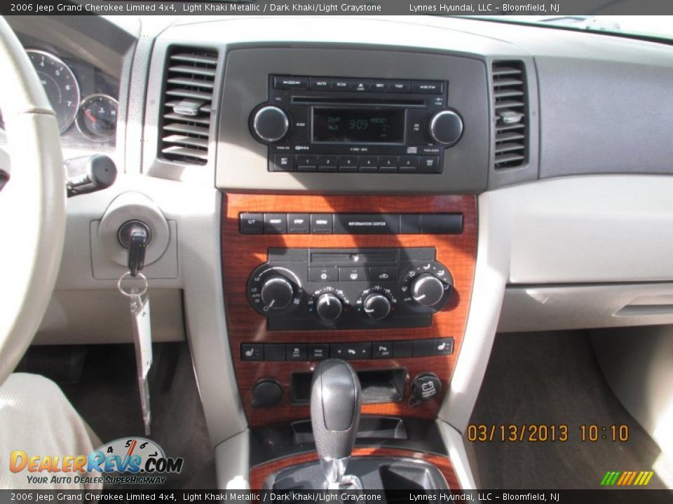 2006 Jeep Grand Cherokee Limited 4x4 Light Khaki Metallic / Dark Khaki/Light Graystone Photo #11