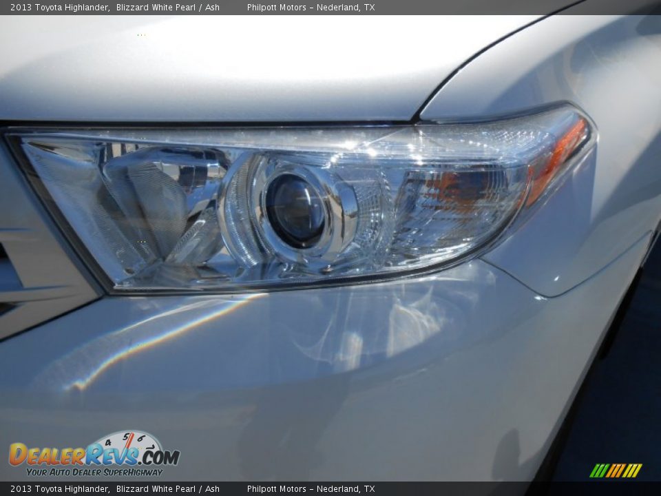 2013 Toyota Highlander Blizzard White Pearl / Ash Photo #9