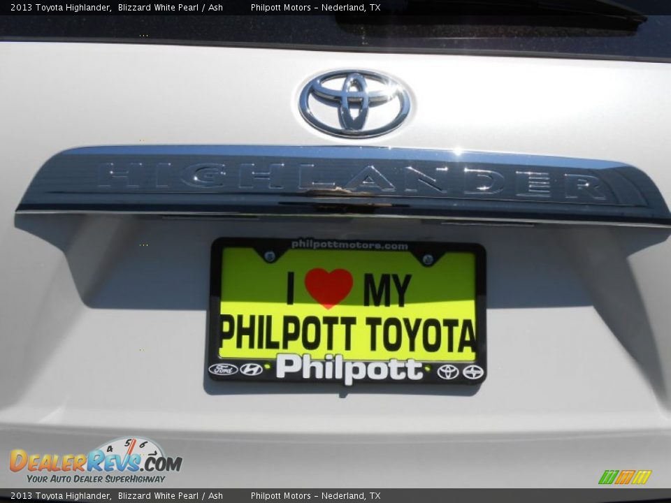 2013 Toyota Highlander Blizzard White Pearl / Ash Photo #14