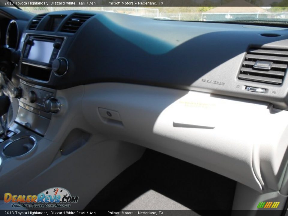 2013 Toyota Highlander Blizzard White Pearl / Ash Photo #16
