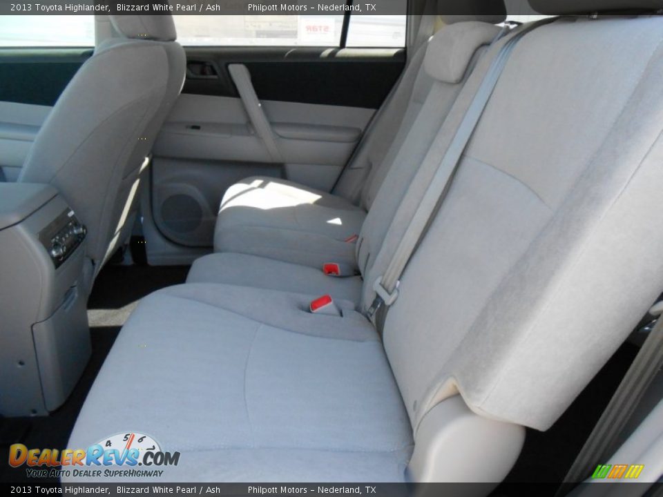 2013 Toyota Highlander Blizzard White Pearl / Ash Photo #19