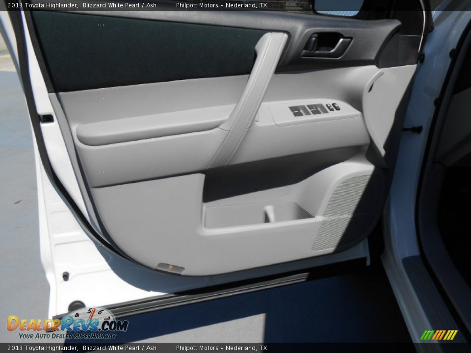 2013 Toyota Highlander Blizzard White Pearl / Ash Photo #20
