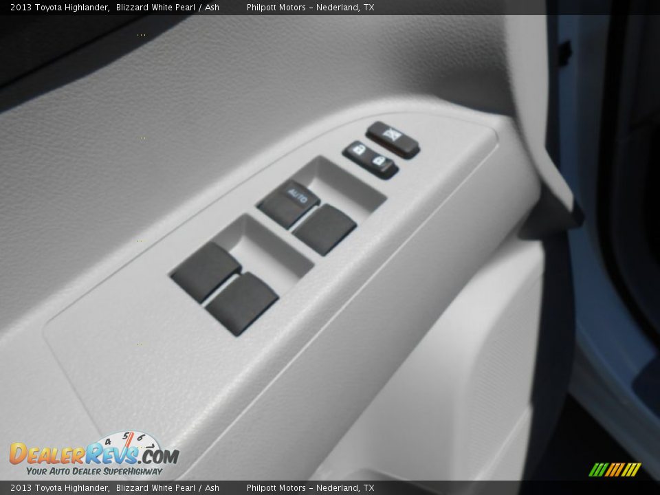 2013 Toyota Highlander Blizzard White Pearl / Ash Photo #21