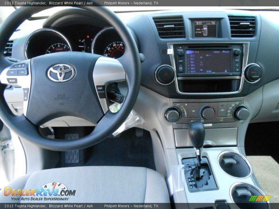 2013 Toyota Highlander Blizzard White Pearl / Ash Photo #24