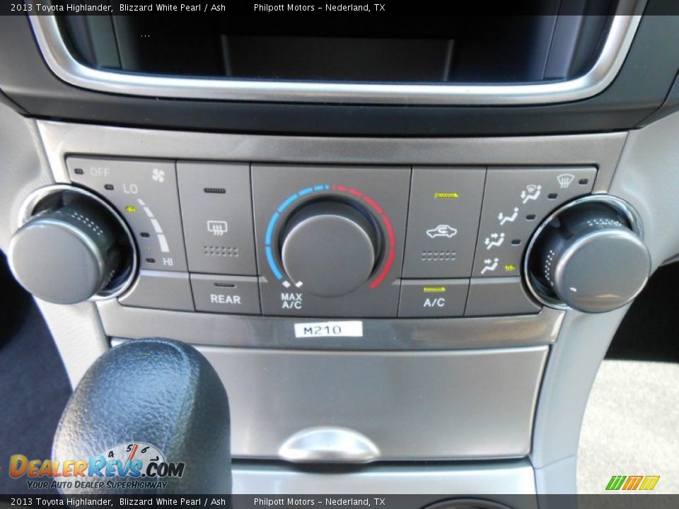 2013 Toyota Highlander Blizzard White Pearl / Ash Photo #28