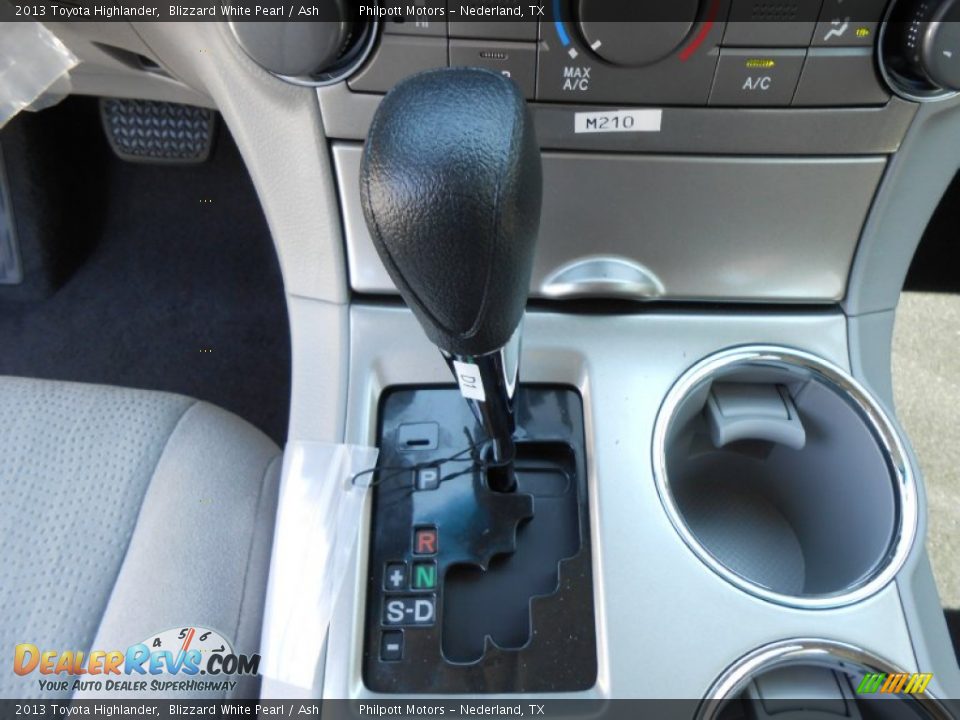 2013 Toyota Highlander Blizzard White Pearl / Ash Photo #29