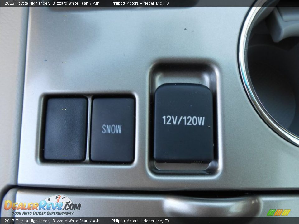 2013 Toyota Highlander Blizzard White Pearl / Ash Photo #30