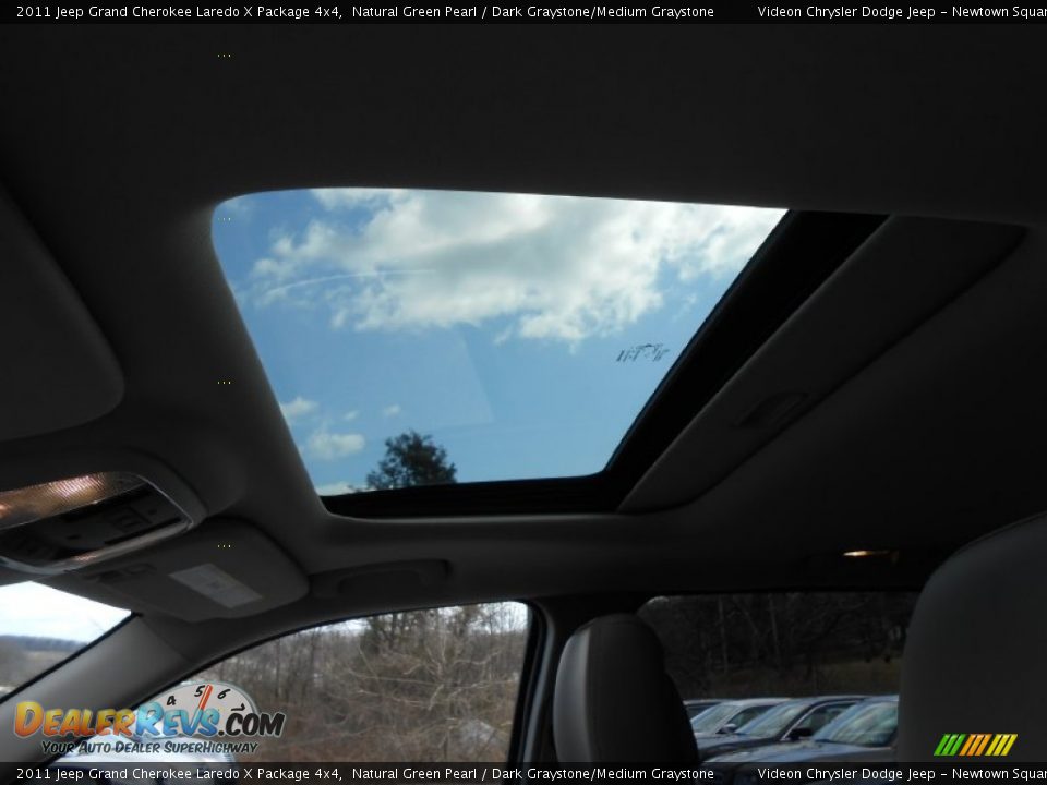 2011 Jeep Grand Cherokee Laredo X Package 4x4 Natural Green Pearl / Dark Graystone/Medium Graystone Photo #12