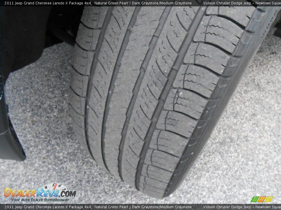 2011 Jeep Grand Cherokee Laredo X Package 4x4 Natural Green Pearl / Dark Graystone/Medium Graystone Photo #23