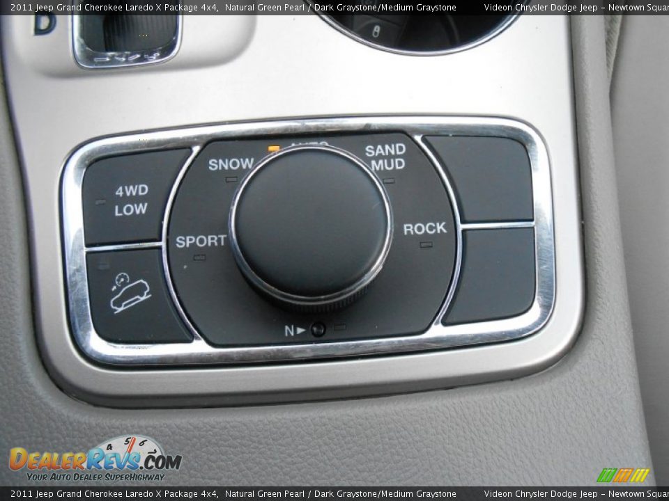 2011 Jeep Grand Cherokee Laredo X Package 4x4 Natural Green Pearl / Dark Graystone/Medium Graystone Photo #25