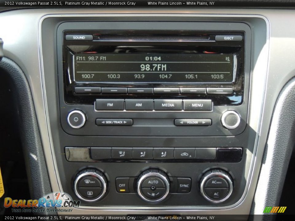 2012 Volkswagen Passat 2.5L S Platinum Gray Metallic / Moonrock Gray Photo #17