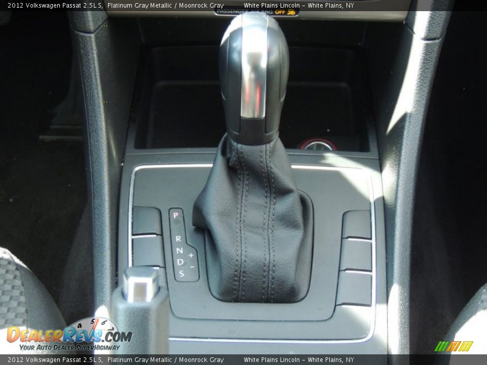 2012 Volkswagen Passat 2.5L S Platinum Gray Metallic / Moonrock Gray Photo #18