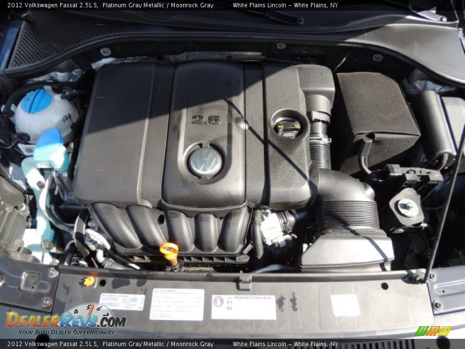 2012 Volkswagen Passat 2.5L S Platinum Gray Metallic / Moonrock Gray Photo #22
