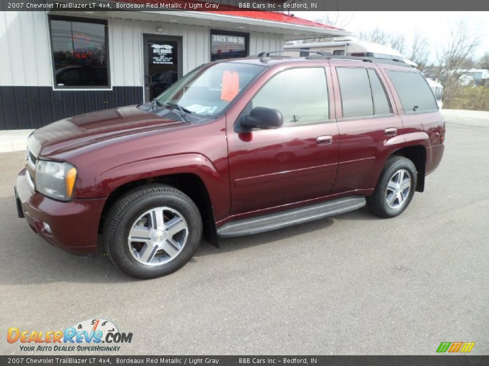 Front 3/4 View of 2007 Chevrolet TrailBlazer LT 4x4 Photo #8