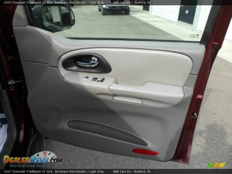 2007 Chevrolet TrailBlazer LT 4x4 Bordeaux Red Metallic / Light Gray Photo #18