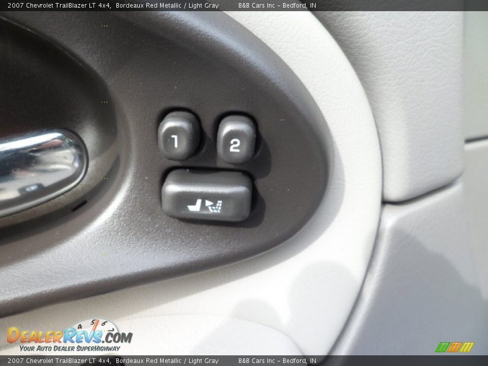 2007 Chevrolet TrailBlazer LT 4x4 Bordeaux Red Metallic / Light Gray Photo #26