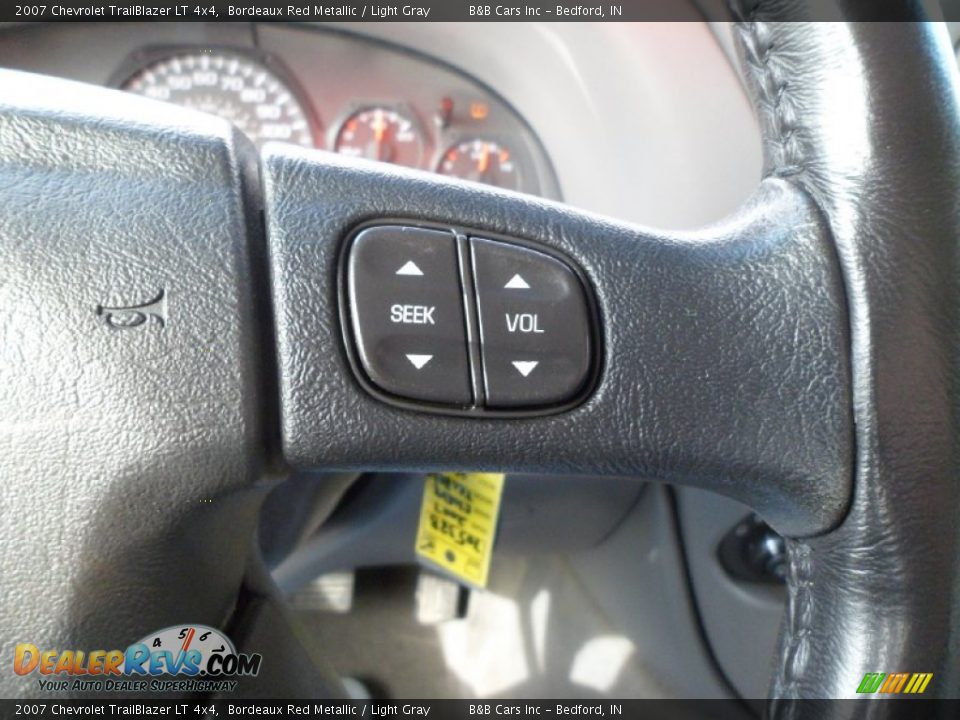2007 Chevrolet TrailBlazer LT 4x4 Bordeaux Red Metallic / Light Gray Photo #34