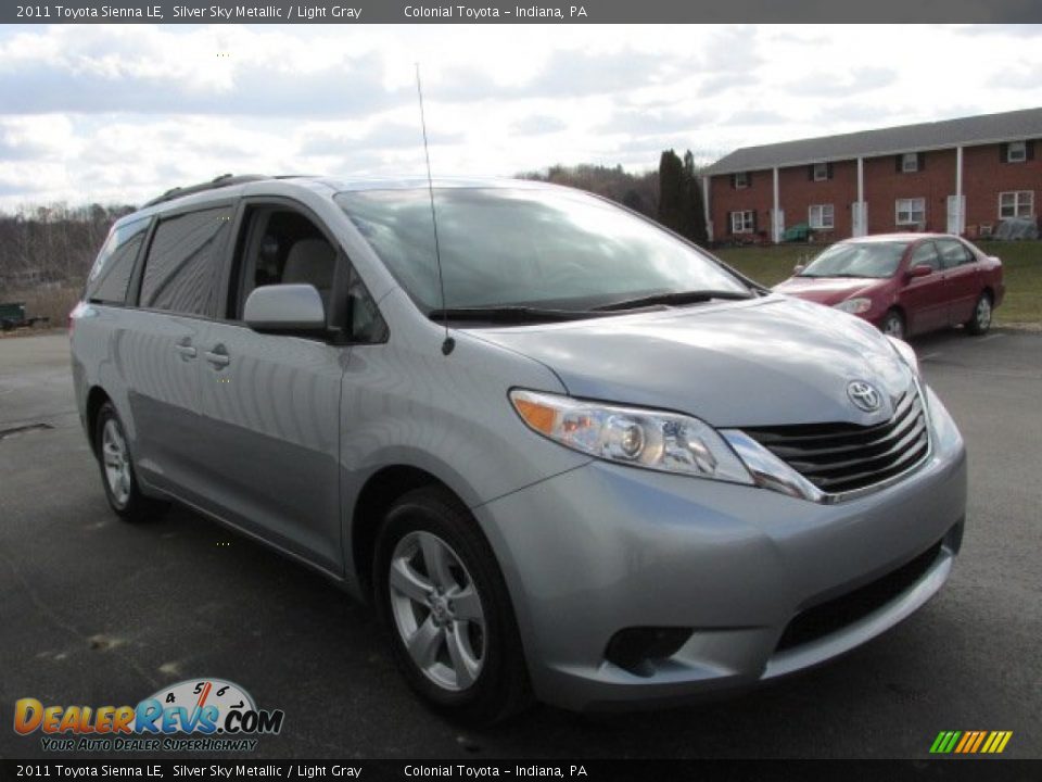 2011 Toyota Sienna LE Silver Sky Metallic / Light Gray Photo #4