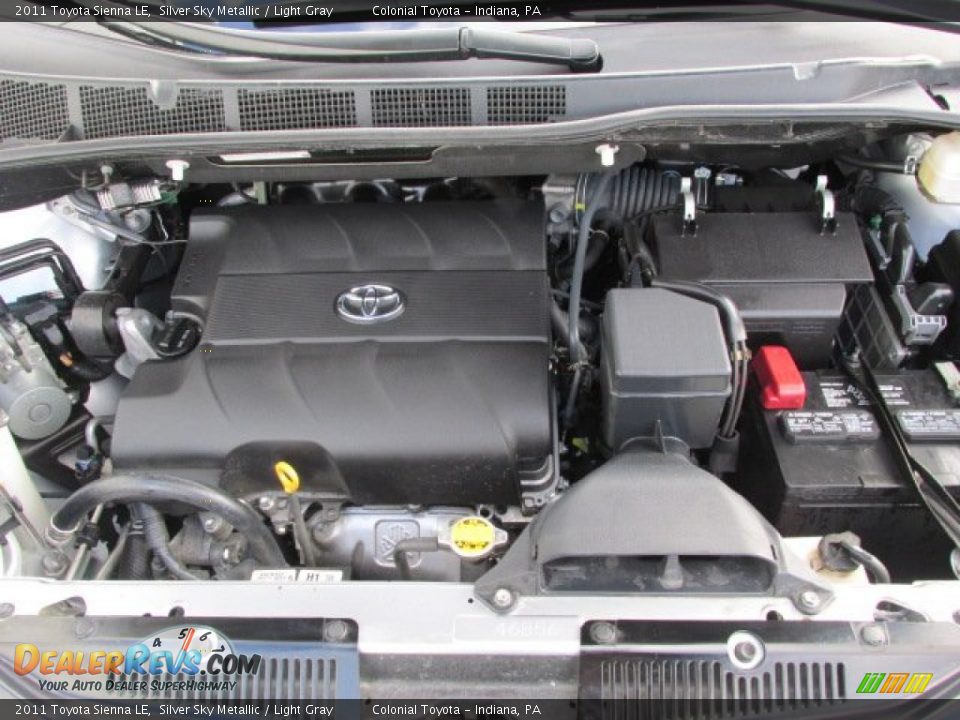 2011 Toyota Sienna LE Silver Sky Metallic / Light Gray Photo #7