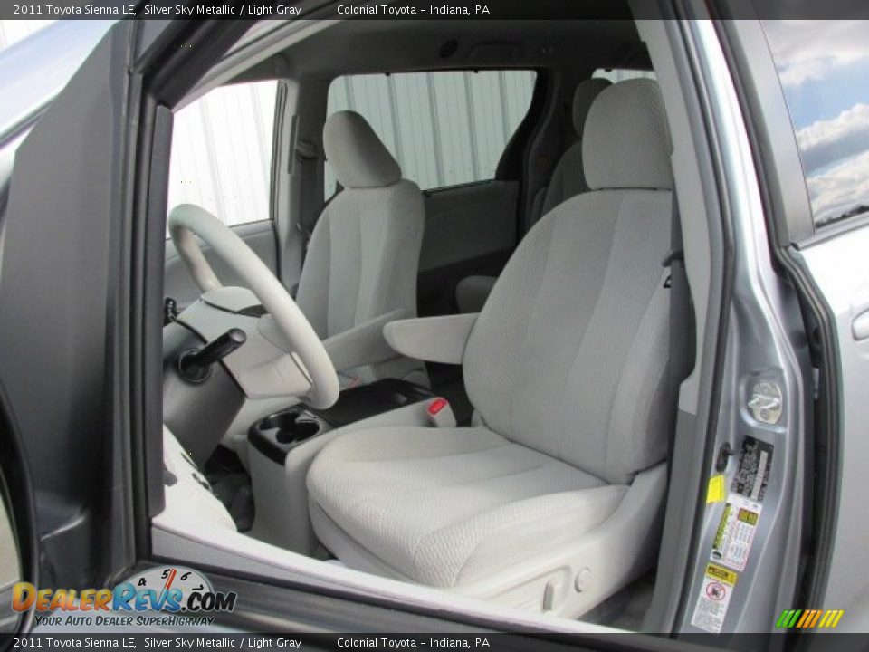 2011 Toyota Sienna LE Silver Sky Metallic / Light Gray Photo #8
