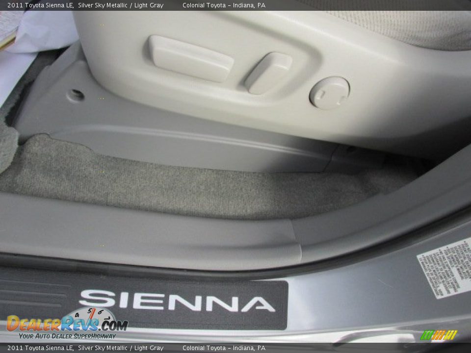 2011 Toyota Sienna LE Silver Sky Metallic / Light Gray Photo #9