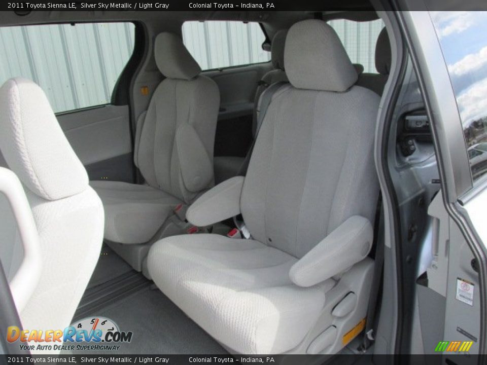 2011 Toyota Sienna LE Silver Sky Metallic / Light Gray Photo #16