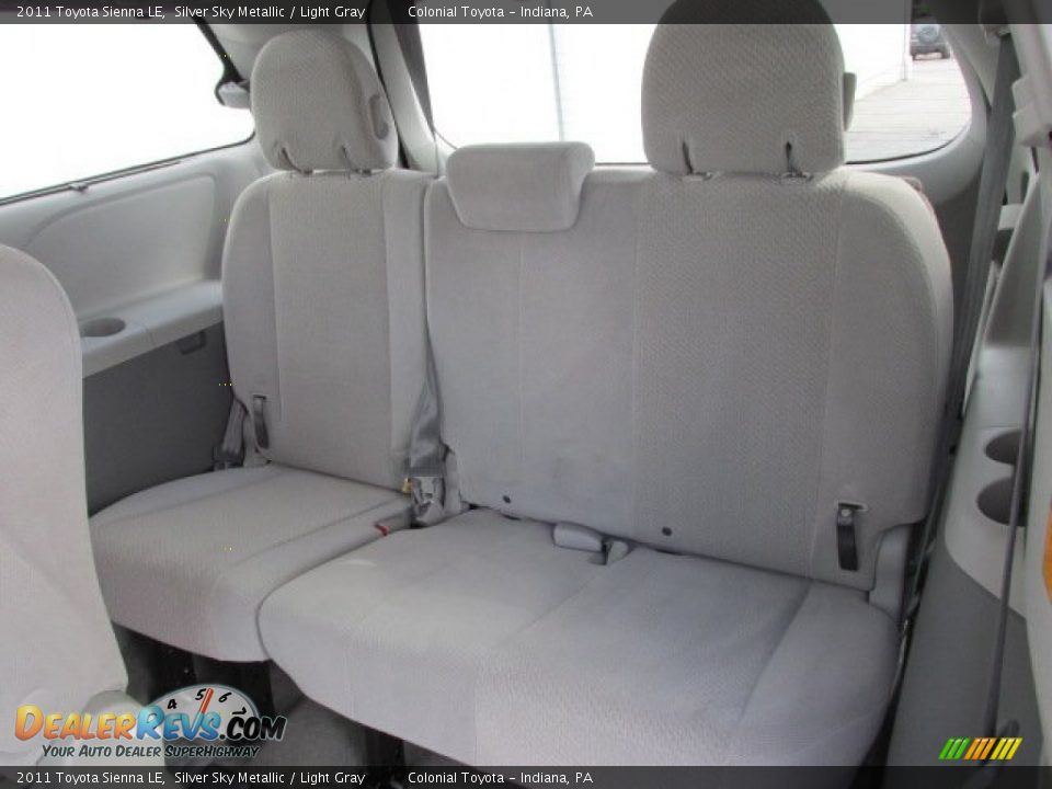 2011 Toyota Sienna LE Silver Sky Metallic / Light Gray Photo #17