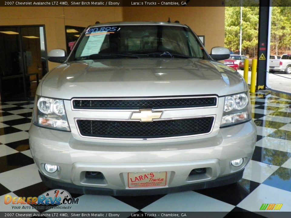 2007 Chevrolet Avalanche LTZ 4WD Silver Birch Metallic / Ebony Photo #2