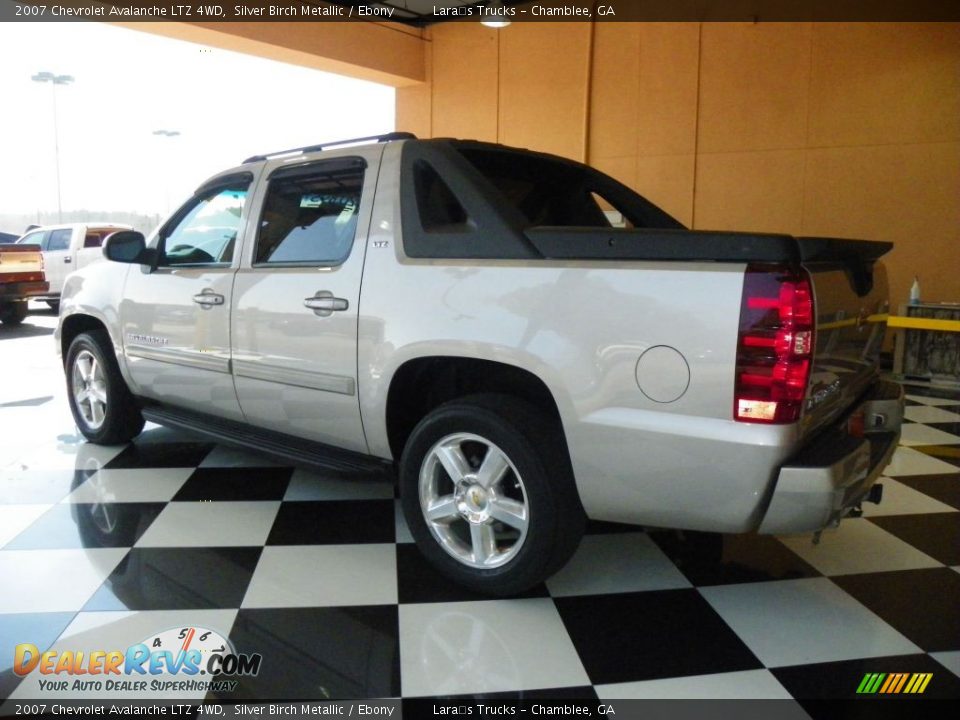2007 Chevrolet Avalanche LTZ 4WD Silver Birch Metallic / Ebony Photo #4