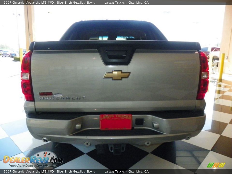 2007 Chevrolet Avalanche LTZ 4WD Silver Birch Metallic / Ebony Photo #5