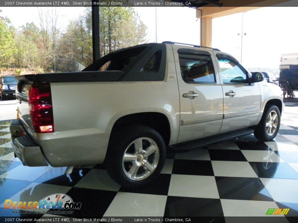 2007 Chevrolet Avalanche LTZ 4WD Silver Birch Metallic / Ebony Photo #6