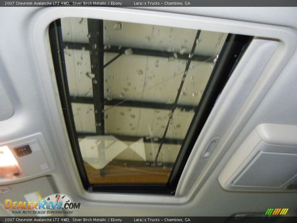 2007 Chevrolet Avalanche LTZ 4WD Silver Birch Metallic / Ebony Photo #8
