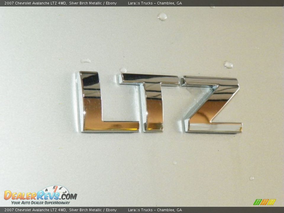 2007 Chevrolet Avalanche LTZ 4WD Silver Birch Metallic / Ebony Photo #13