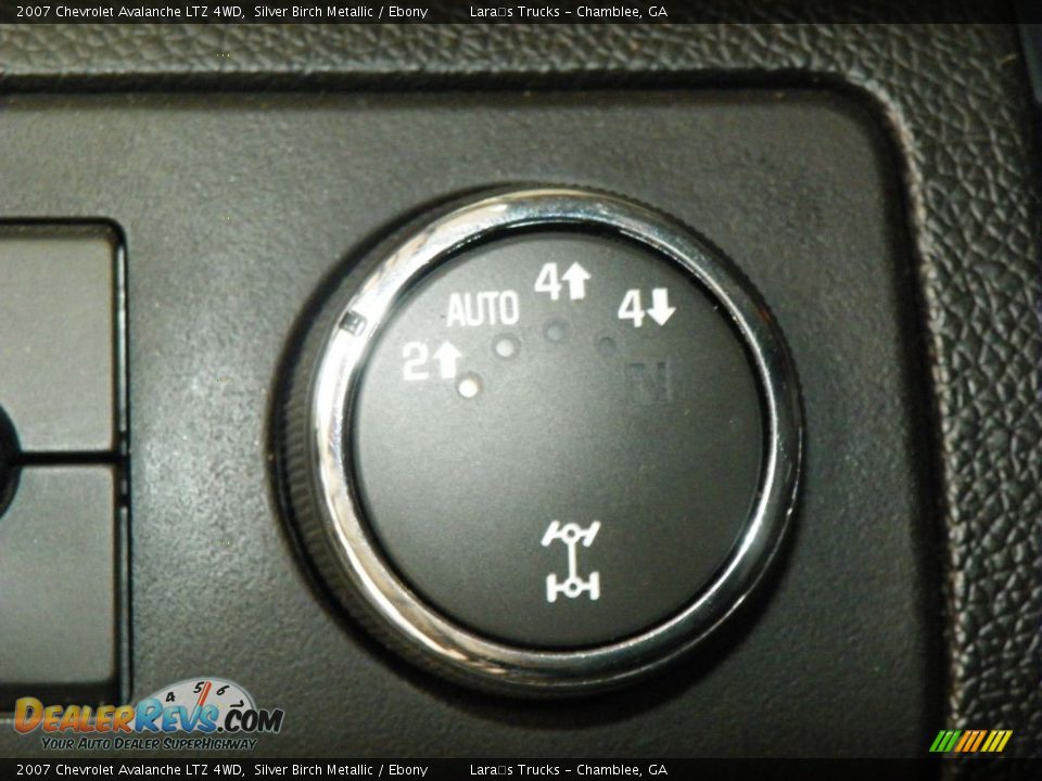 2007 Chevrolet Avalanche LTZ 4WD Silver Birch Metallic / Ebony Photo #16