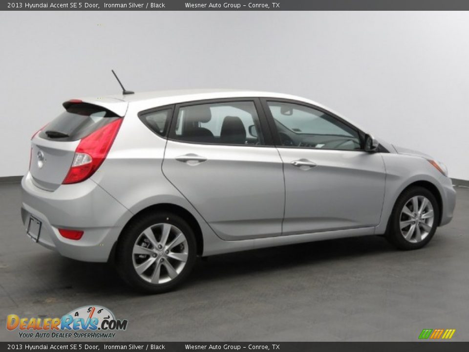 2013 Hyundai Accent SE 5 Door Ironman Silver / Black Photo #3