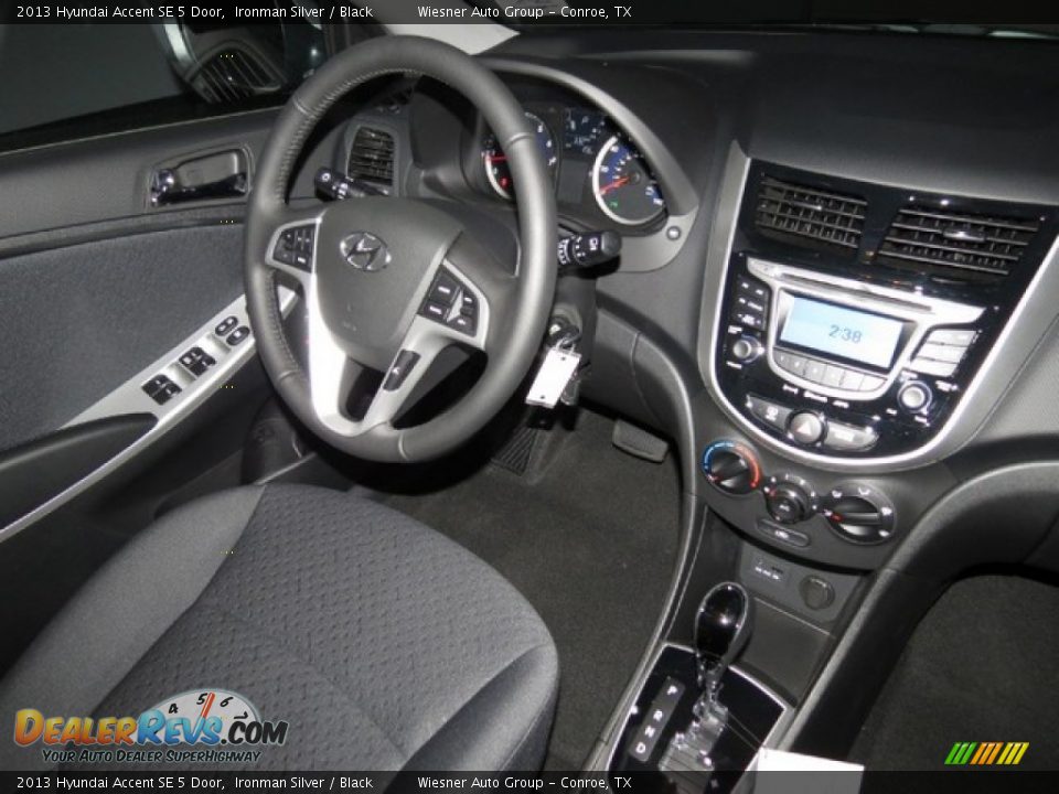 2013 Hyundai Accent SE 5 Door Ironman Silver / Black Photo #6