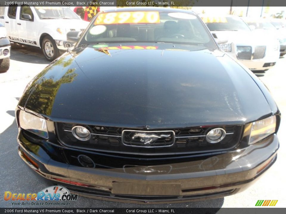 2006 Ford Mustang V6 Premium Coupe Black / Dark Charcoal Photo #2
