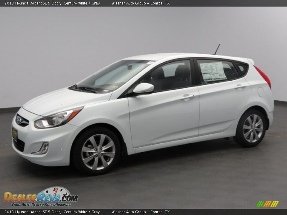 2013 Hyundai Accent SE 5 Door Century White / Gray Photo #1