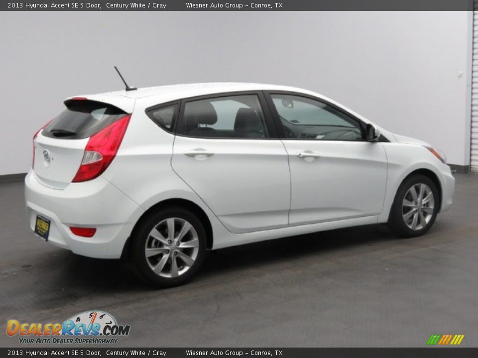 2013 Hyundai Accent SE 5 Door Century White / Gray Photo #3