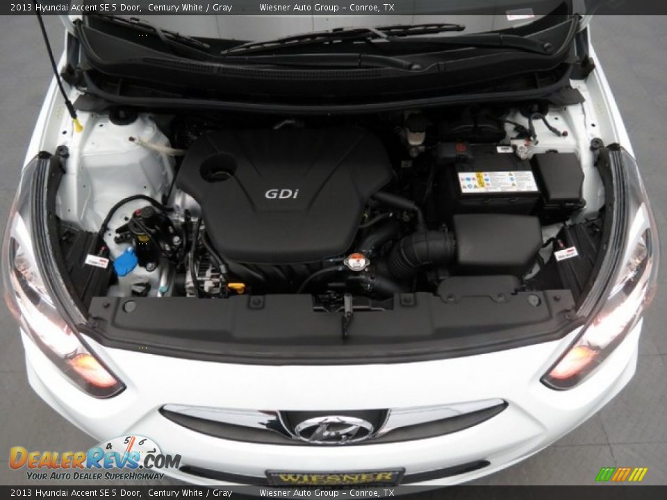 2013 Hyundai Accent SE 5 Door Century White / Gray Photo #4