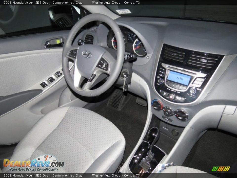 2013 Hyundai Accent SE 5 Door Century White / Gray Photo #6
