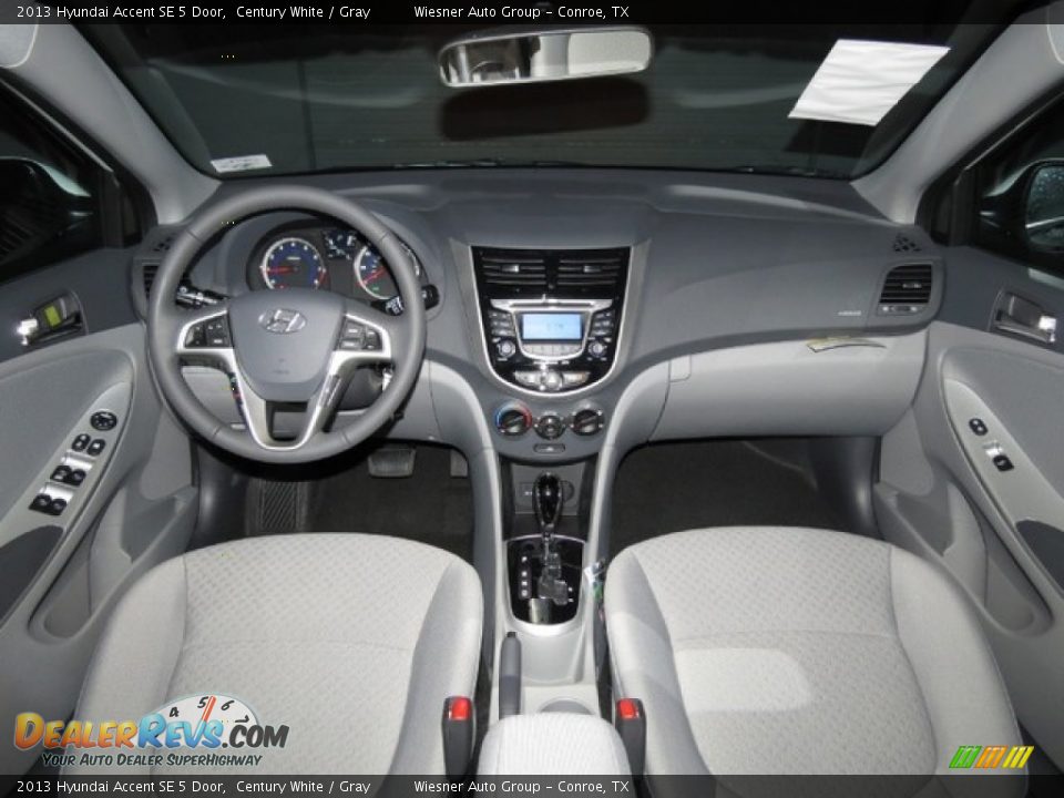 2013 Hyundai Accent SE 5 Door Century White / Gray Photo #7